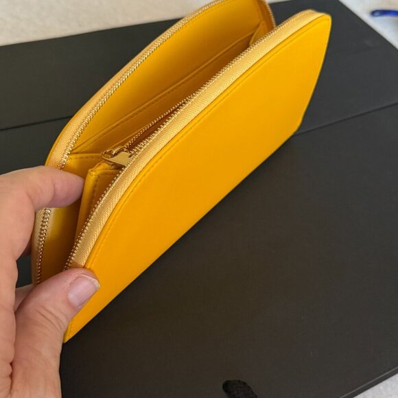 Burberry Women's Mimosa Orange Leather Large Shield Wallet - Picture 16 of 16